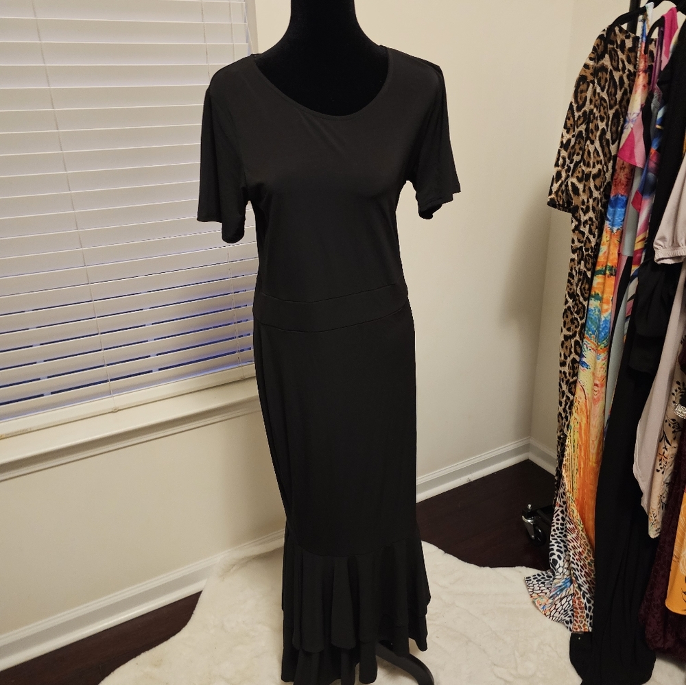 Long dress with ruffle bottoms